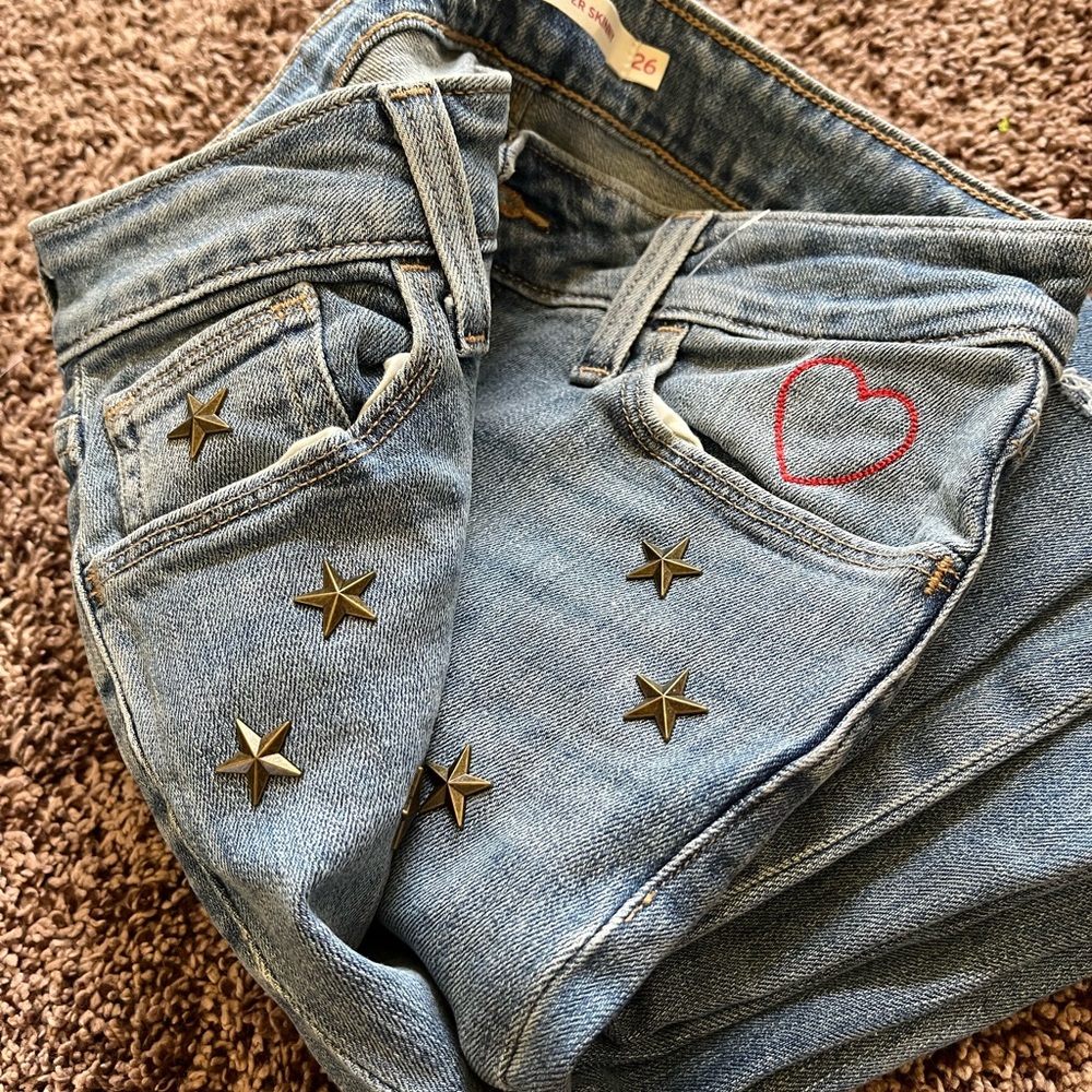 Levi's Light Blue Skinny Jeans with Star and Heart Details - Picture 9 of 10